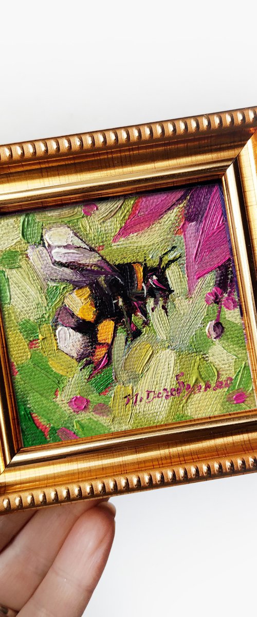 Bumble bee by Nataly Derevyanko