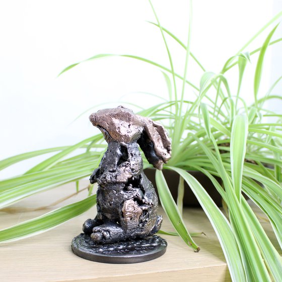 Rabbit 16-22 - Metal animal sculpture - bronze and steel lace