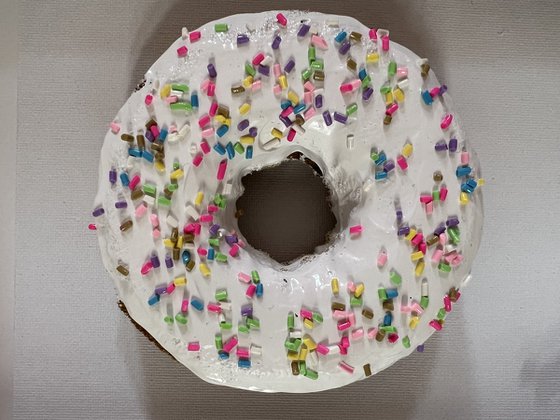 Freedom People ,,White Donut’‘ Eka Peradze Art