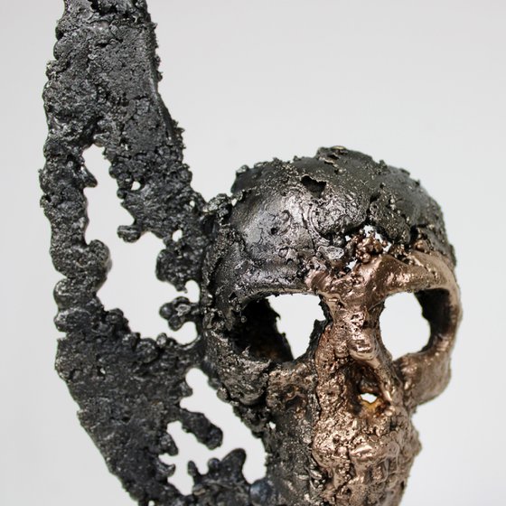 Flame skull 33-22 - Skull on flame metal sculpture