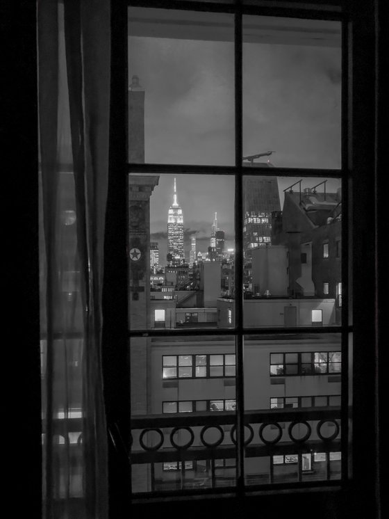 THE GLIMPSE OF MANHATTAN