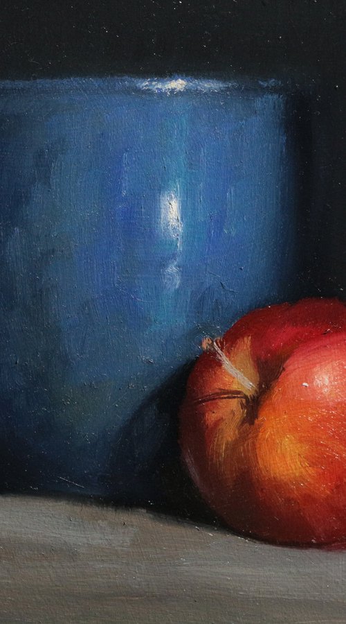 Pomme et Vase Bleu by Pascal Giroud