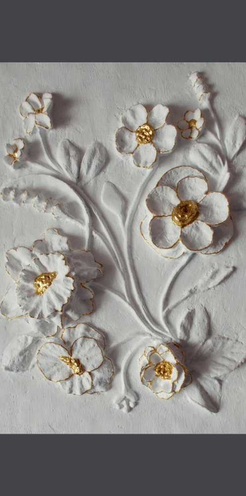 sculptural wall art "Flowers with gold decor" by Tatyana Mironova