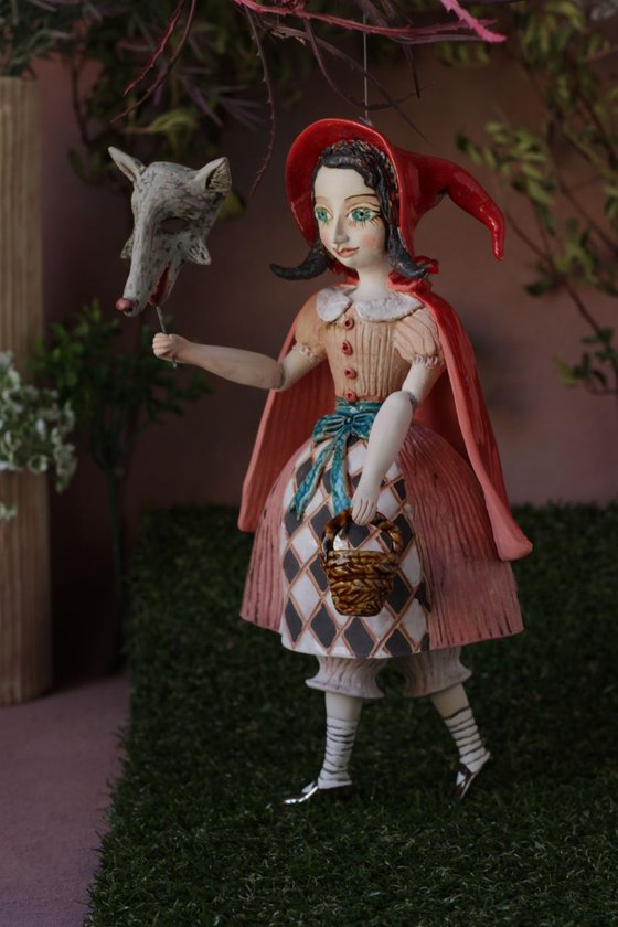 Little Red Riding Hood. Ceramic sculpture. Wall sculpture by Elya Yalonetski.