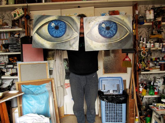 Eyes in artstudio