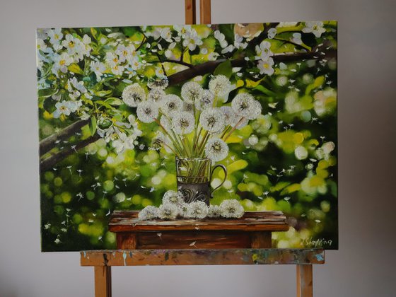 Bouquet of delicate dandelions