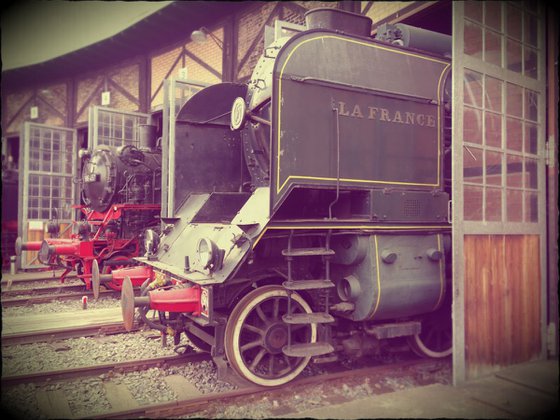 Old steam trains in the depot - print on canvas 60x80x4cm - 08485m2