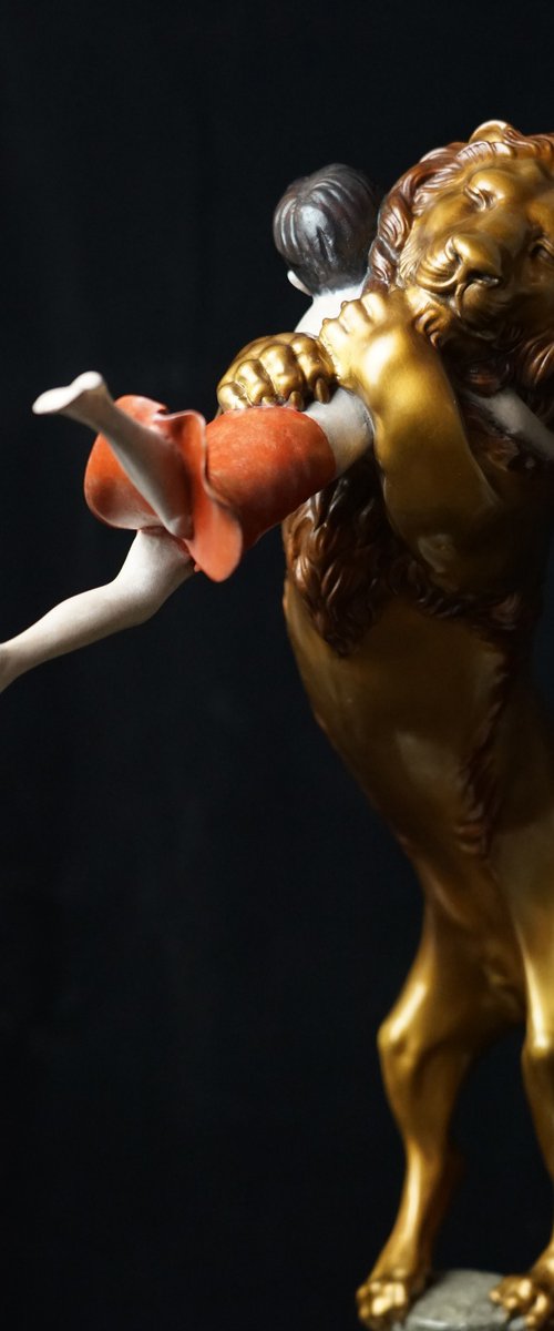 Custom sculpture by Zhao Yongchang 赵永昌