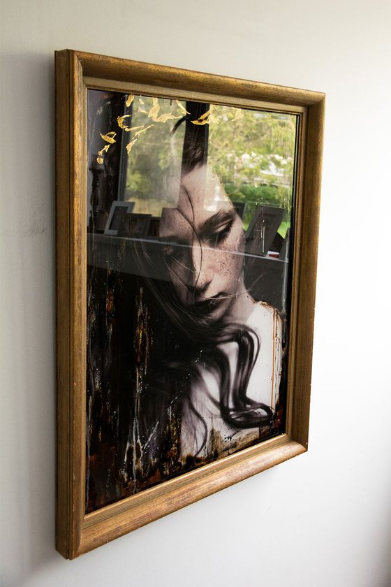 "Dreamworld" (92x74x5cm) - Unique framed portrait artwork on wood (abstract, portrait, goldleafs, gold, framed, original, epoxy, painting, unique, 3D, decay)