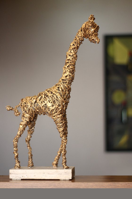 Golden giraffe (50x24x13 2.9kg iron, travertine)