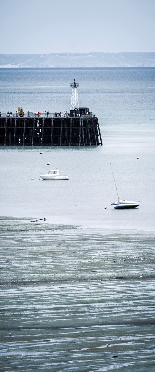 STREAKS IN THE LOW TIDE by Fabio Accorrà