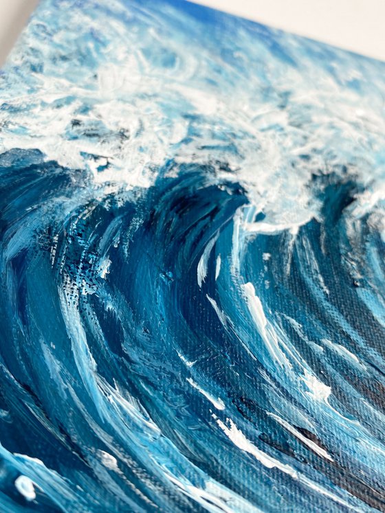 Blue Ocean Coastal Wave