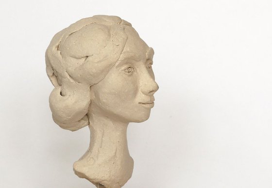 Regina: ceramic portrait sculpture