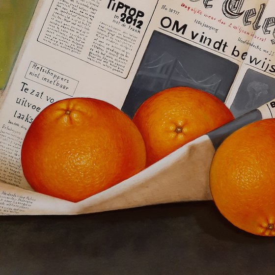 Newspaper De Telegraaf with oranges
