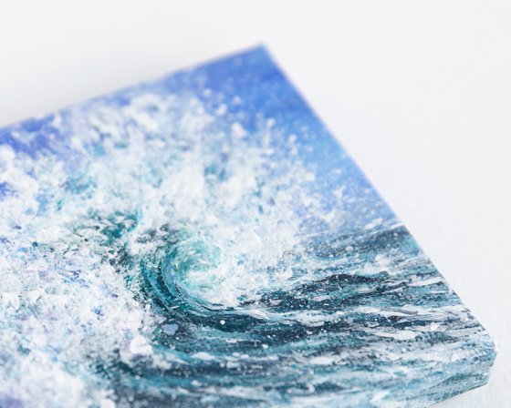 Blue ocean splashing wave