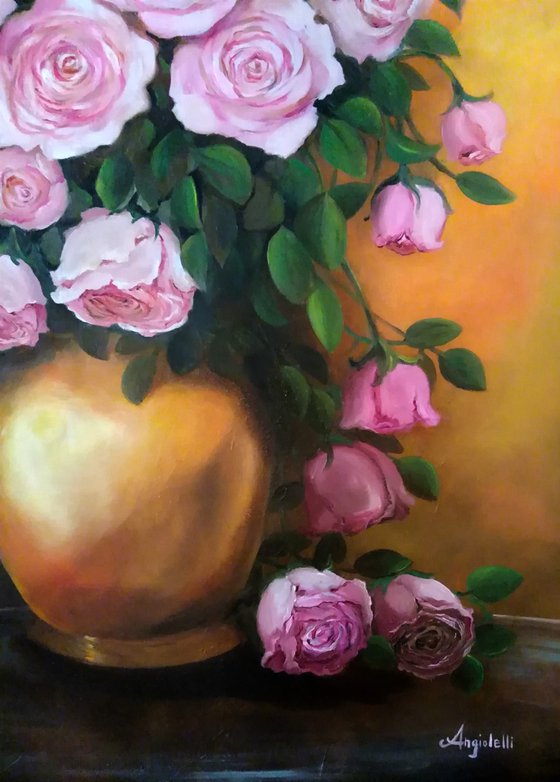 Vase with roses