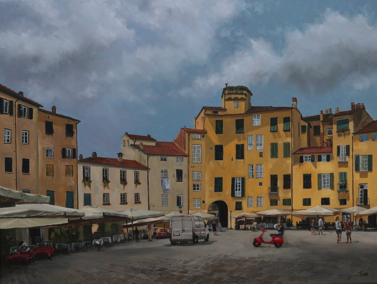 Piazza dell’Anfiteatro, Lucca by Tom Clay