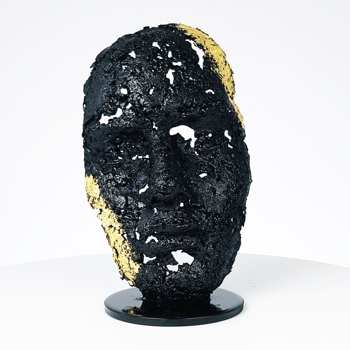 A tear 114-21 - Face sculpture in metal, lace, steel and gold by Philippe Buil