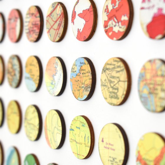 100 Rainbow Map Dots