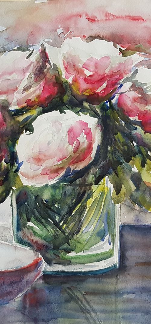 Roses in a vase by Els Driesen