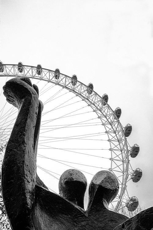 Staying strong together : London Eye 2022  1/20  8" X 12" by Laura Fitzpatrick