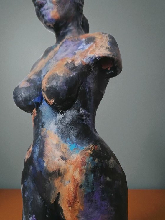 Woman, sculpture made in clay
