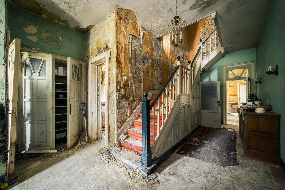 Photorealistic Cityscapes Photograph By Michael Schwan, 51 X 35", Villa 1920, Original Artwork