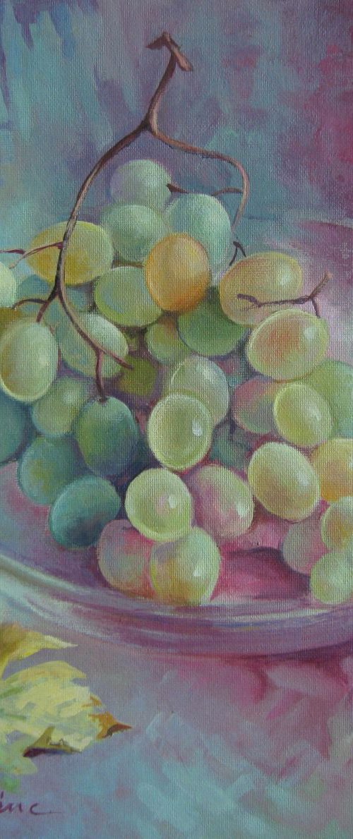 Grapes by Elena Oleniuc