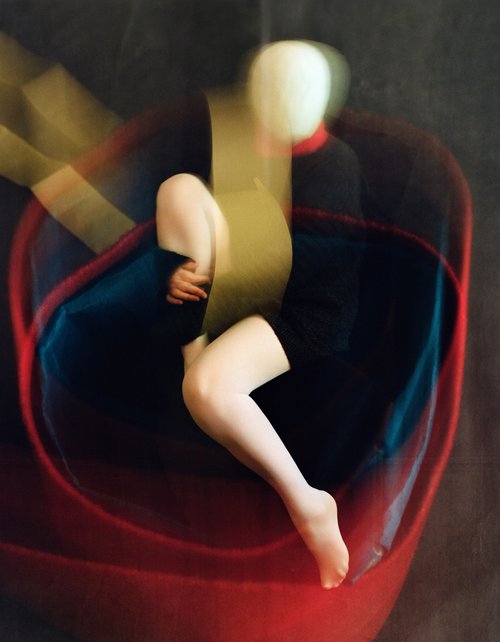 Seated figure by Tania Serket