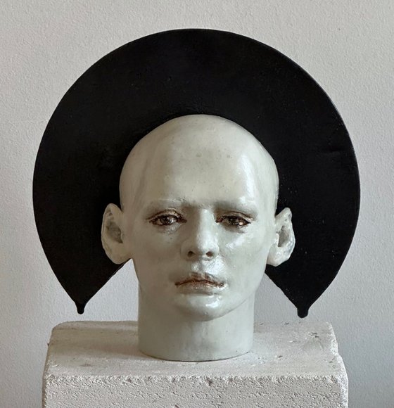 Head with black halo - Ikon