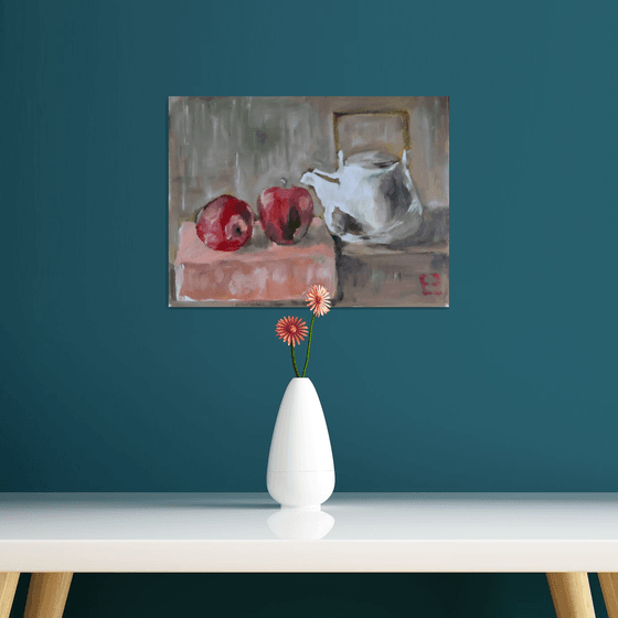 Red apples and teapot