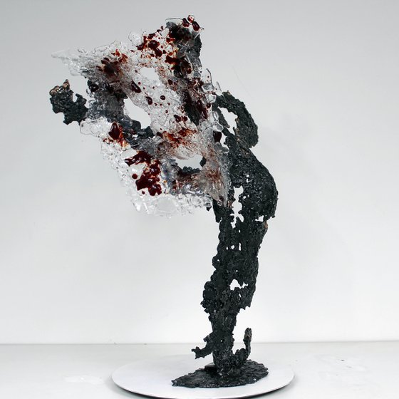 Belisama red carmine - Body woman sculpture metal bronze, steel and glass