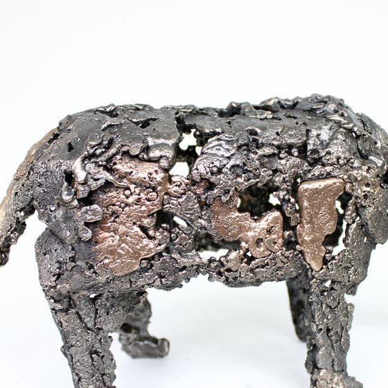 Rhinoceros 8-22 - Metal animal sculpture - bronze and steel lace