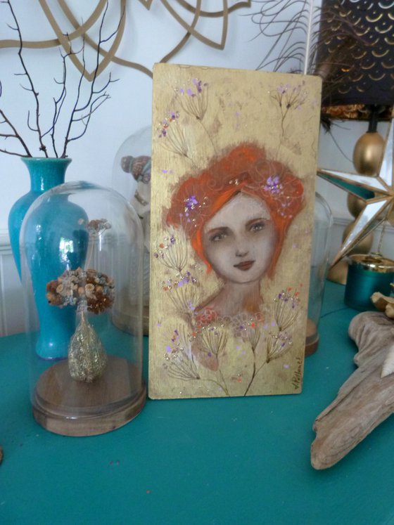 Sentimental 30 x 15 cm. Romantic redheaded woman on wood.