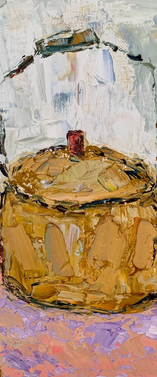 Golden teapot by Vilma Gataveckienė