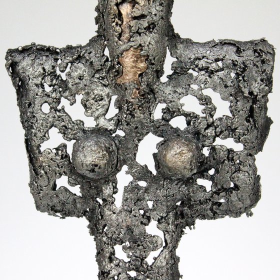 Idol CLXV - Metal sculpture bronze body and steel