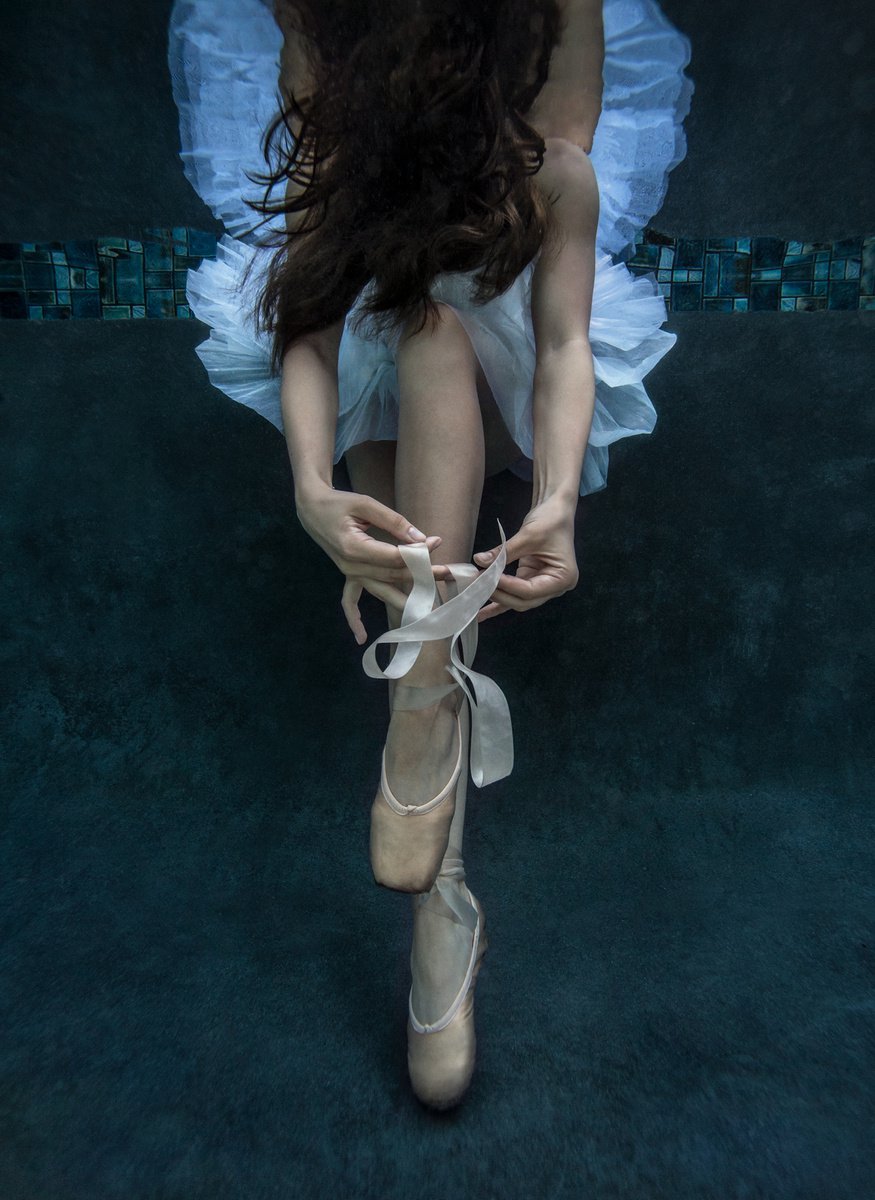 Pointe - underwater photograph - print on paper by Alex Sher