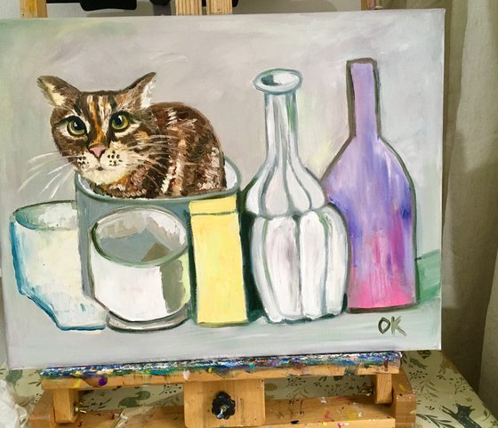 Troy The Cat into Giorgio Morandi vase.