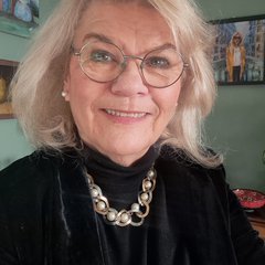 Visit Rosalind Roberts shop