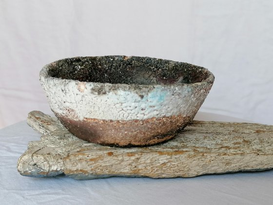 Wabi -Sabi ceramic bowl