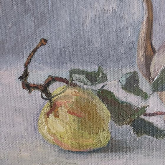 "Teapot with an apple"