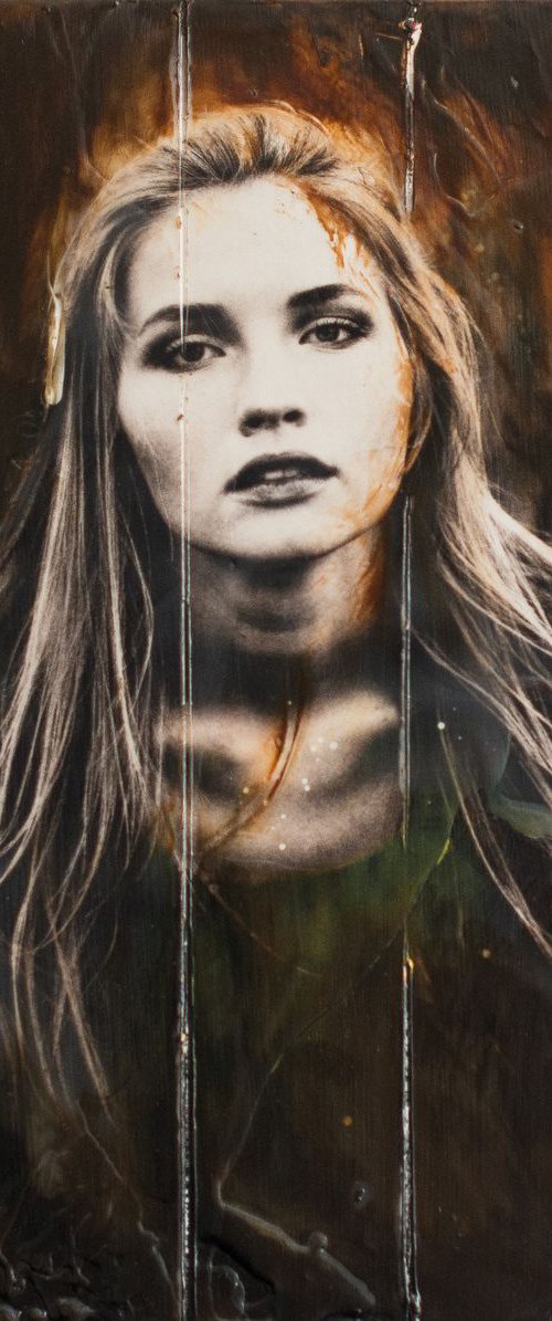 "Breakthrough" (30x30x2,5cm) - Unique portrait artwork on wood (abstract, portrait, original, beeswax, damarresin, oil, acrylic, painting, structures) by Rouzbeh Tahmassian