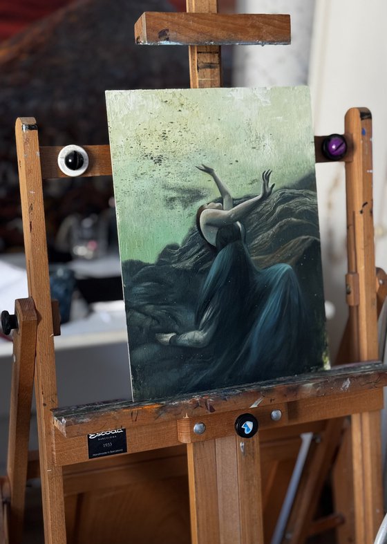 Green lake. Woman underwater