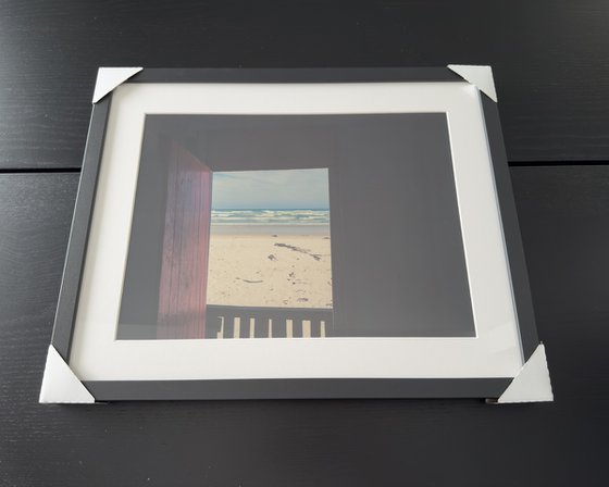 A GLIMPSE OF BEACH