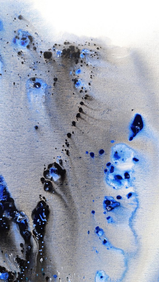 Nature 557 — Abstract Organic Blue