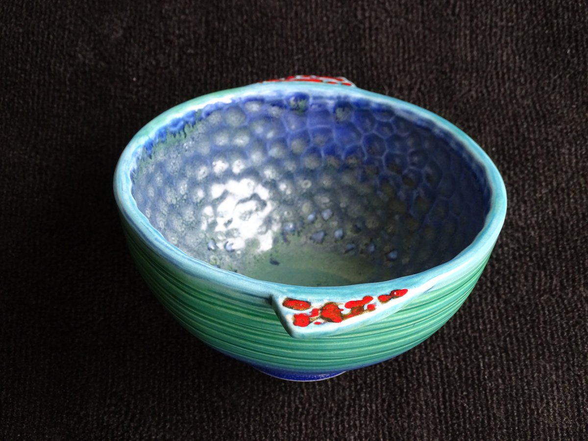 Bowl with hammer pattern inside by Zsolt Pinter