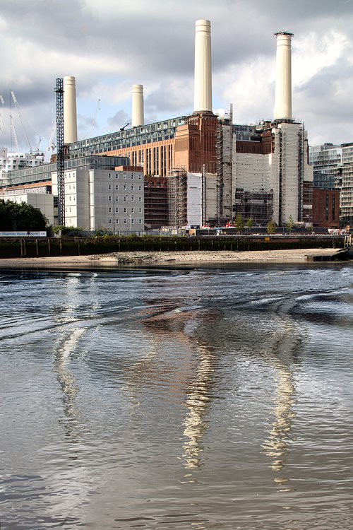 Battersea waves NO 1 1/20 12"x18" by Laura Fitzpatrick