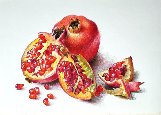 The juicy pulp of pomegranate