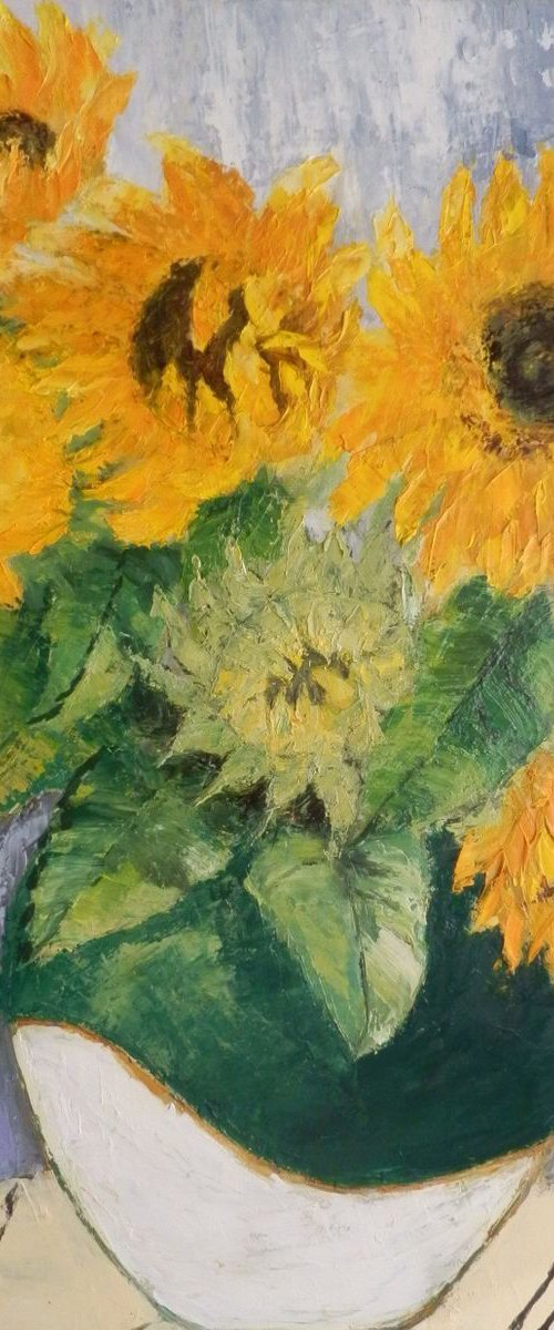 Green bowl with sunflowers by Maria Karalyos