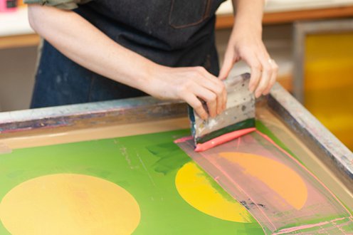 Cover image for What makes a Warhol? Your guide to screenprinting collection
